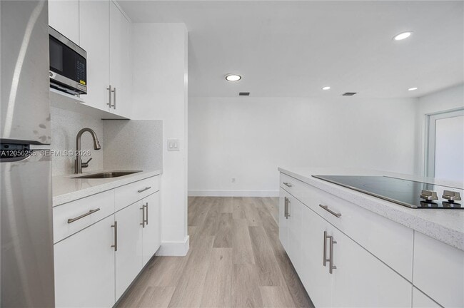 Building Photo - 2641 SW 29th Ct