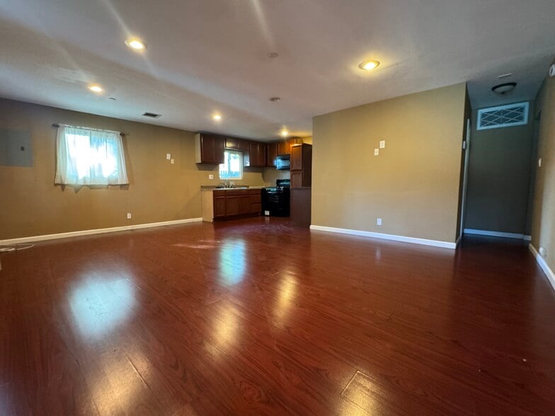 Building Photo - 18401 Arminta St