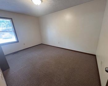 Building Photo - 509 Oak Glen Dr
