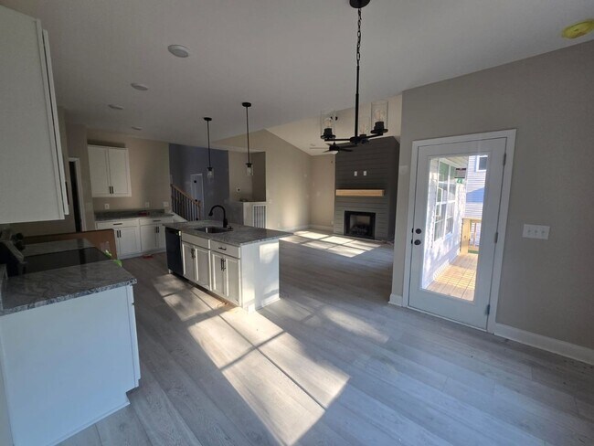 Building Photo - 1 Month Free! New Construction Ruby Floor ...