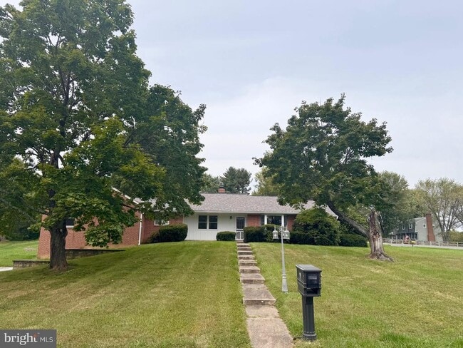 Building Photo - 2710 Academy Dr