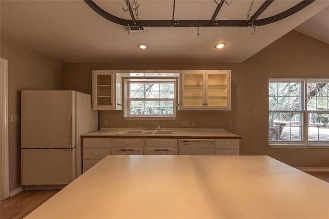 Building Photo - 105 Ridge Oak Dr