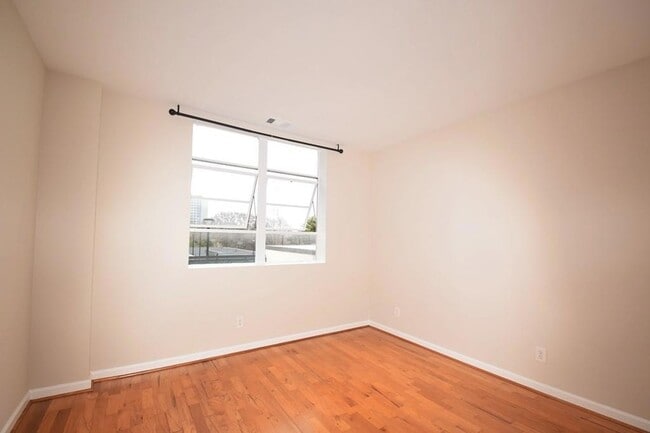 Building Photo - 1421 W Peachtree St NE