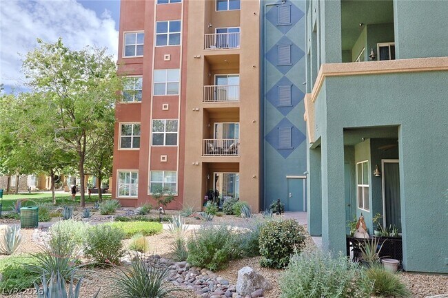 Building Photo - 44 E Serene Ave