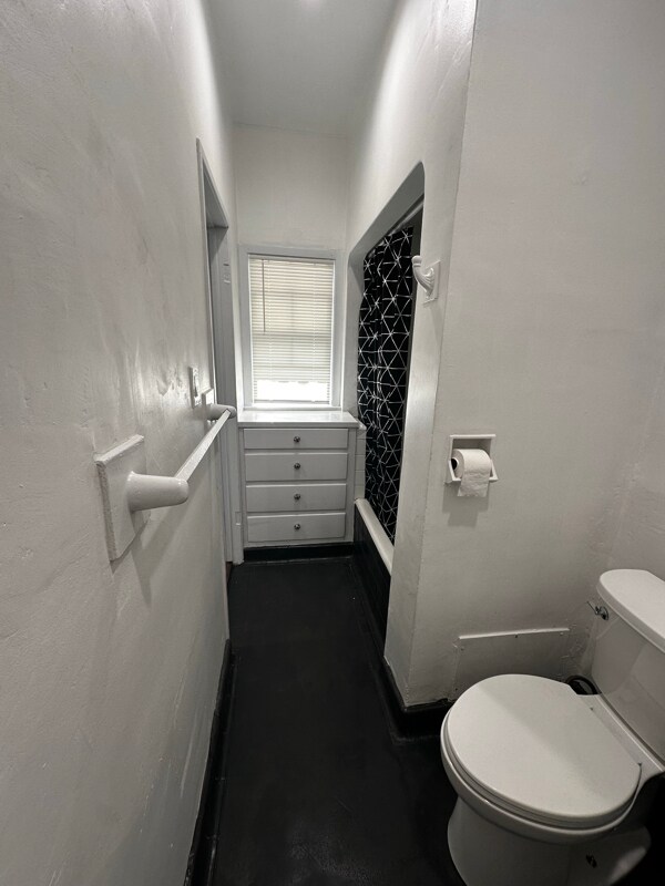 Building Photo - 216 E Valencia Ave