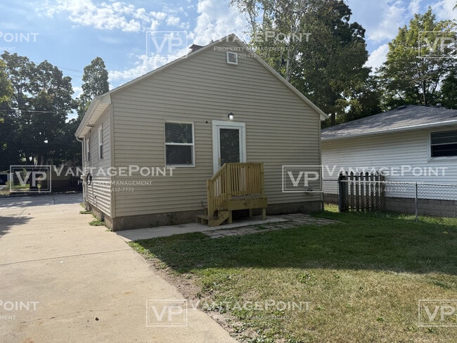 Building Photo - 1473 E Mason St