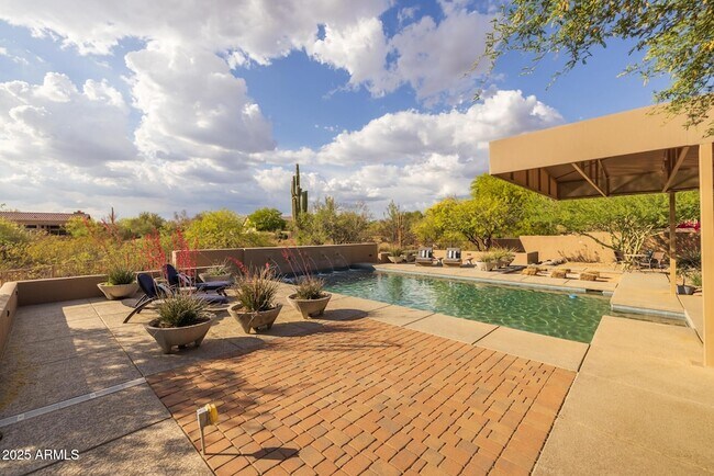 Building Photo - 7474 E Red Bird Rd