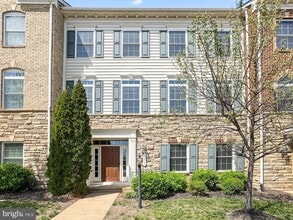 Building Photo - 42365 Pine Forest Dr