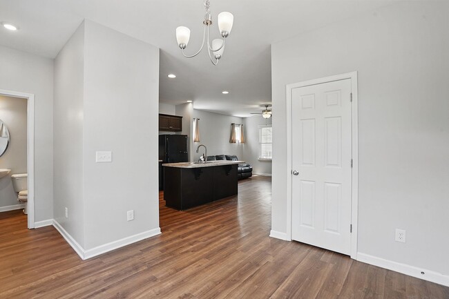 Building Photo - AVAILABLE-GREAT HOME IN THE HEART OF RALEI...