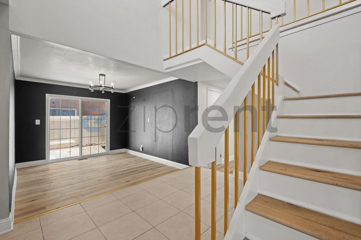 Building Photo - Unit