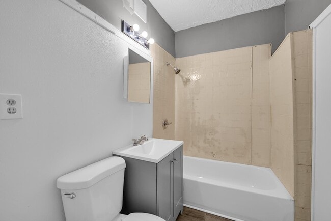 Building Photo - 3598 E 143rd St