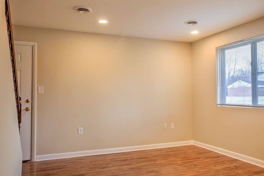 Building Photo - 231 Melrose Ct