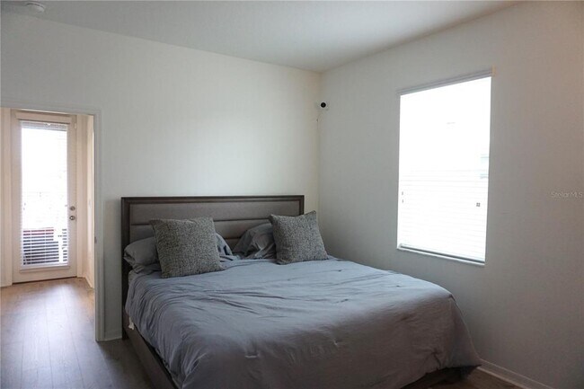 Building Photo - 5732 Newberry Pnes Ave