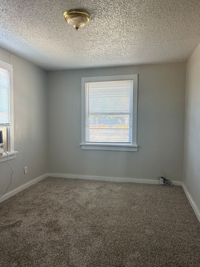 Building Photo - Cozy Country Club Home