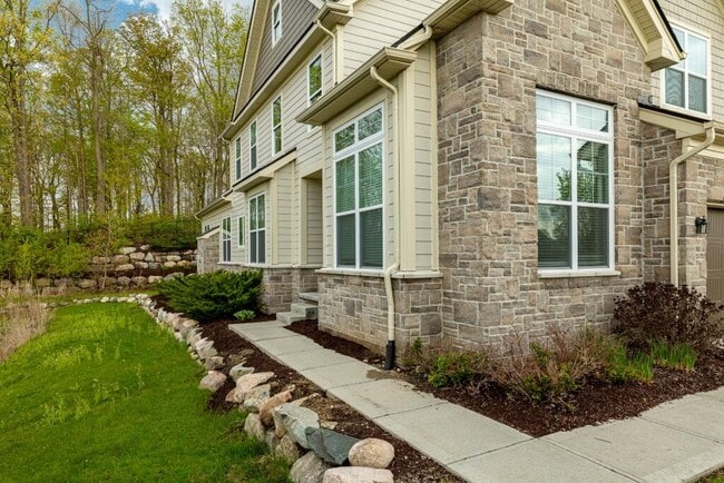 Building Photo - 3000 N Spurway Dr