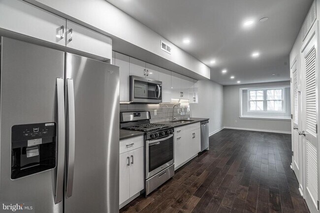 Building Photo - 752 S 8th St