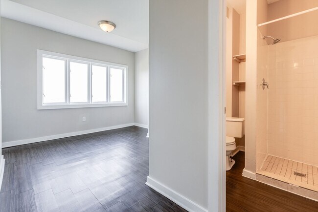 Building Photo - Available August - Check out this beautiful 2 bedroom w/ city views!