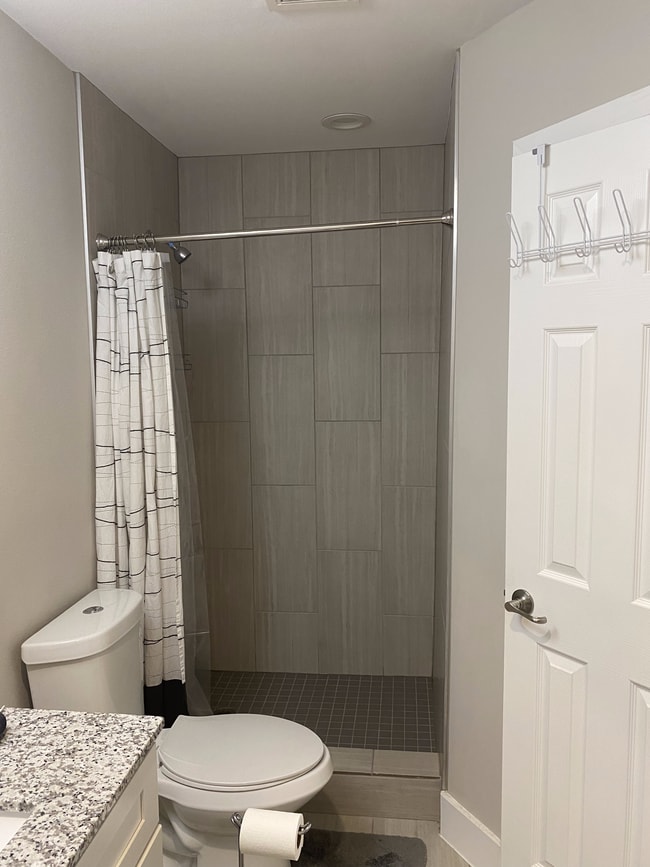 Building Photo - 935 La Posada Dr