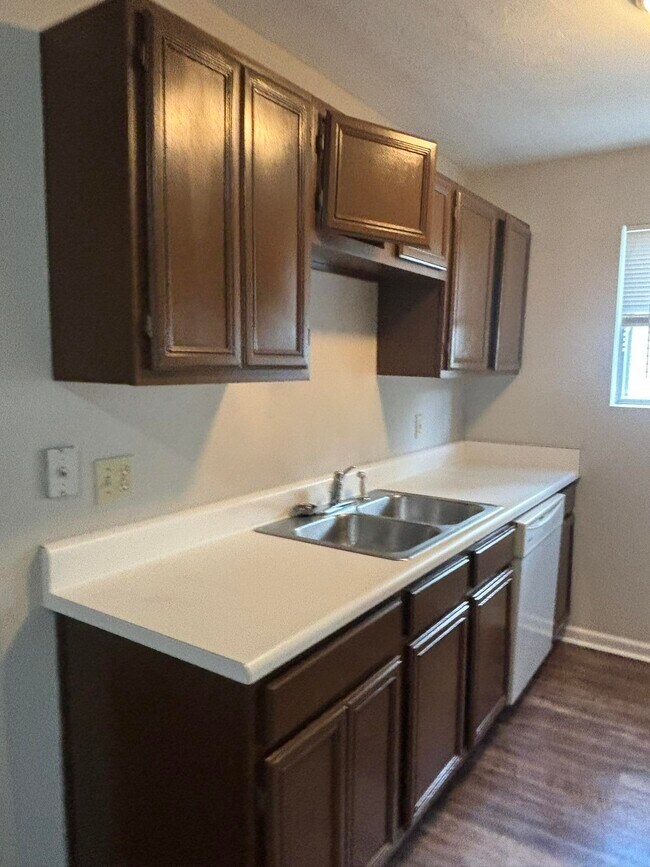Building Photo - 2901 Richview Park Cir S