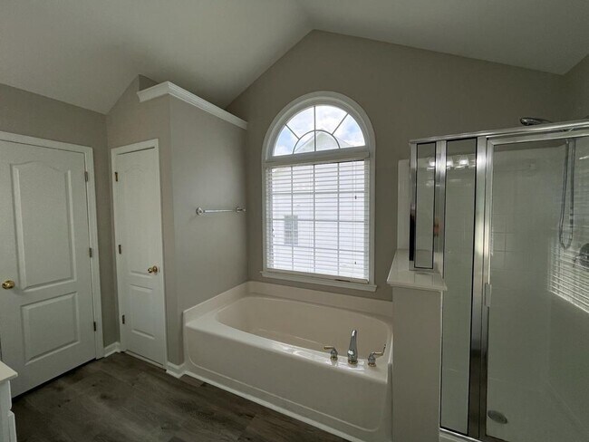 Building Photo - 1712 Hillside Bend Crossing