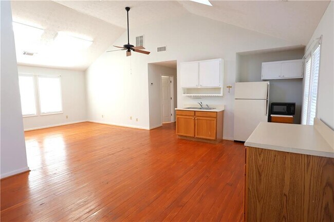 Building Photo - 217 Mountain View St