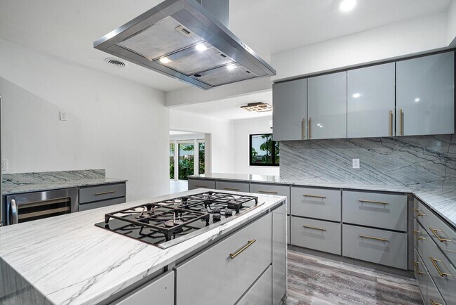 Building Photo - 7810 Beach View Dr