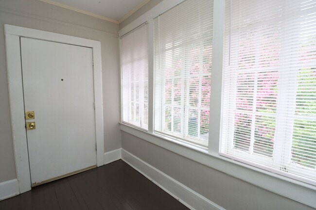 Building Photo - Live Near It All – 2 Bedroom Gem in Columb...