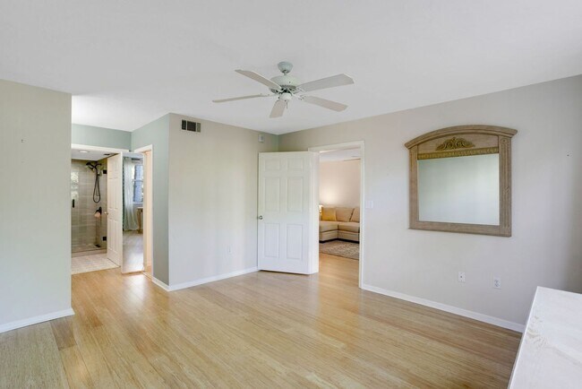 Building Photo - 285 Naples Cove Dr