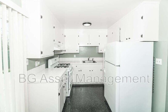 Building Photo - 1610 Sanford Ave