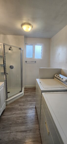 Building Photo - 511 Tyler St