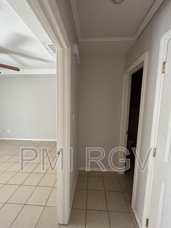 Building Photo - 913 E Daffodil Ave