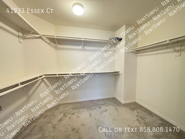 Building Photo - 41233 Essex Ct