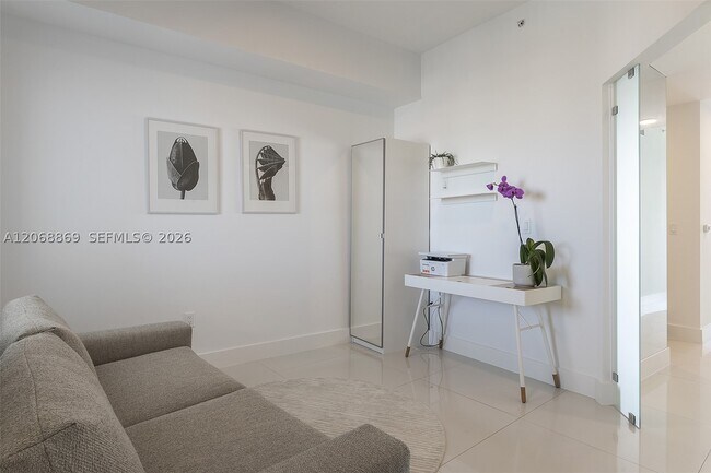Building Photo - 2020 N Bayshore Dr