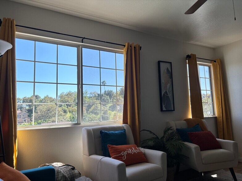 Building Photo - 535 N Yucca Ridge Rd