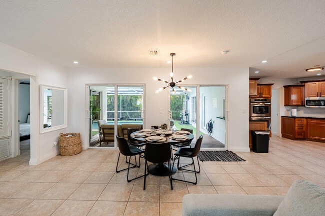 Building Photo - 3672 NW 17th Terrace