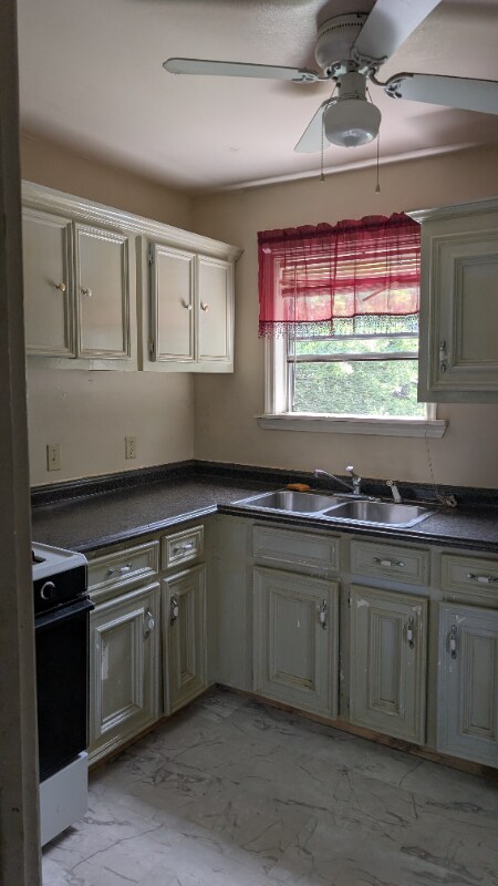 Building Photo - 119 13th St N