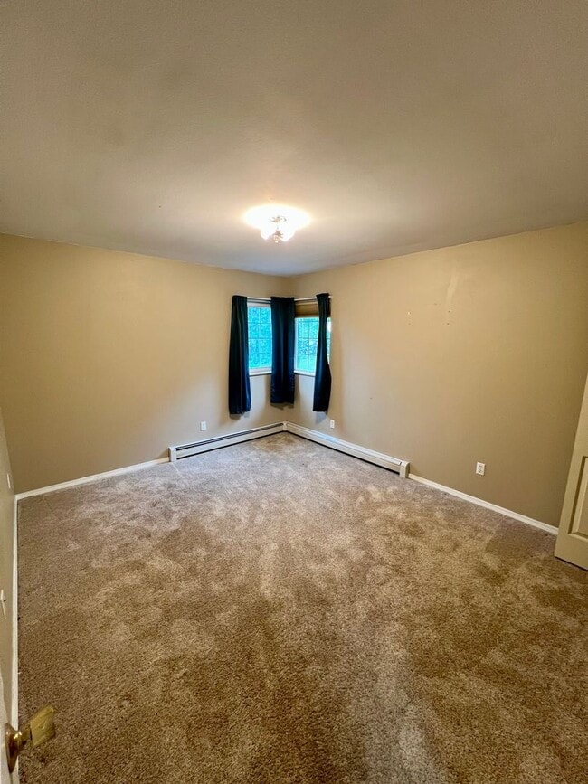 Building Photo - Spacious 3BR/2.5BA Fairbanks Home – Garage...
