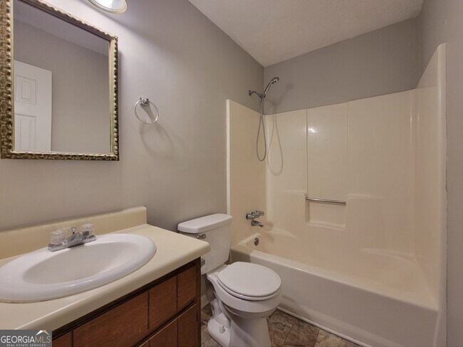 Building Photo - 14 Candlewood Terrace NE