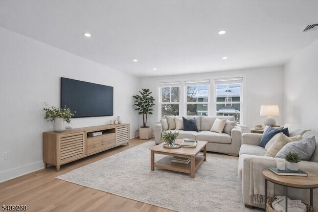 Building Photo - 96 Watchung Ave