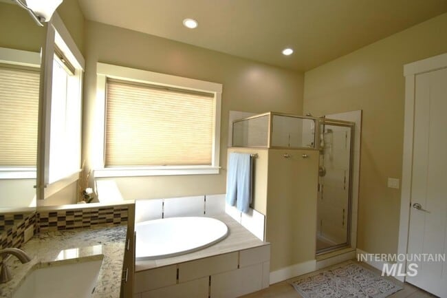 Building Photo - 1193 E Lone Shore Dr