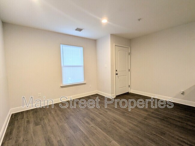 Building Photo - 313 N Navy Blvd