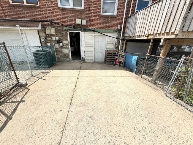 Building Photo - Gorgeous 3-Bed Townhome in Lawncrest! Available NOW!