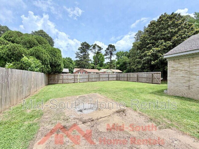 Building Photo - 4011 Double Tree St