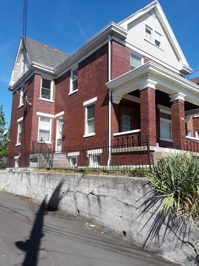 Building Photo - 2401 Fairview Ave