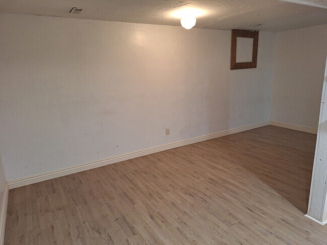 Building Photo - 2437 N Curtis Rd