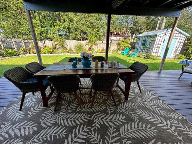 Building Photo - 1182 SE 2nd Ave