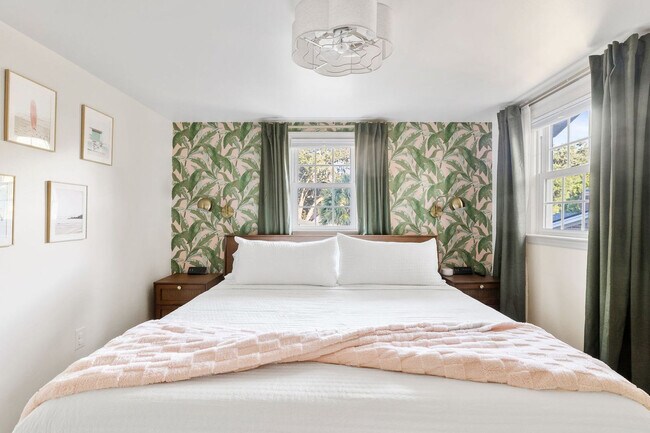 Building Photo - 1790 Wilshire Dr