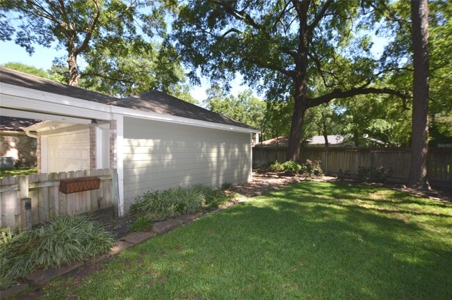 Building Photo - 2 Woodhaven Wood Ct