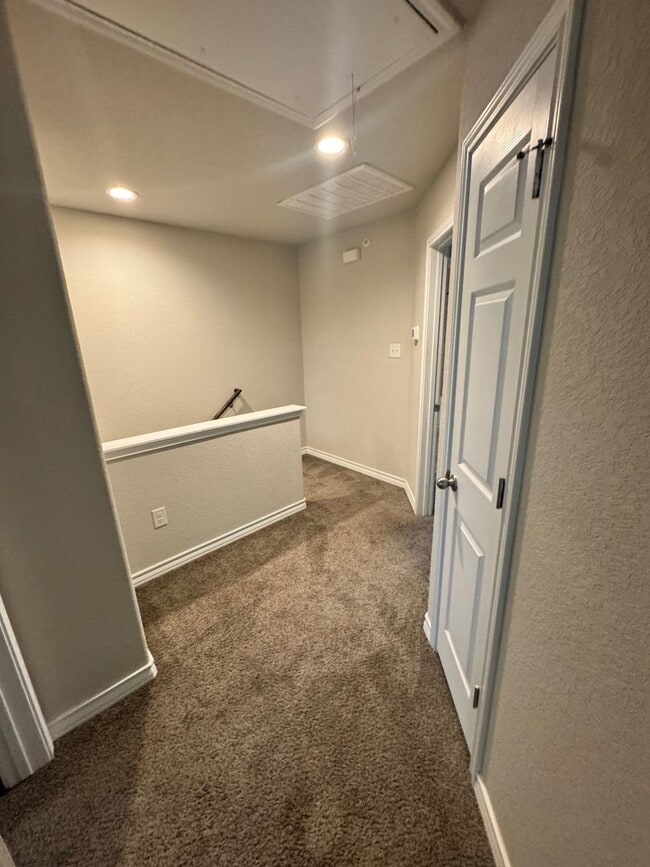 Building Photo - Coming Soon - Elegant 3BR 2.5 Bath Townhom...