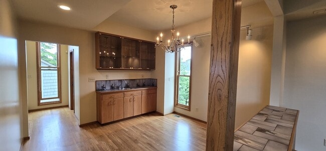 Building Photo - 3033 W Viewmont Wy W